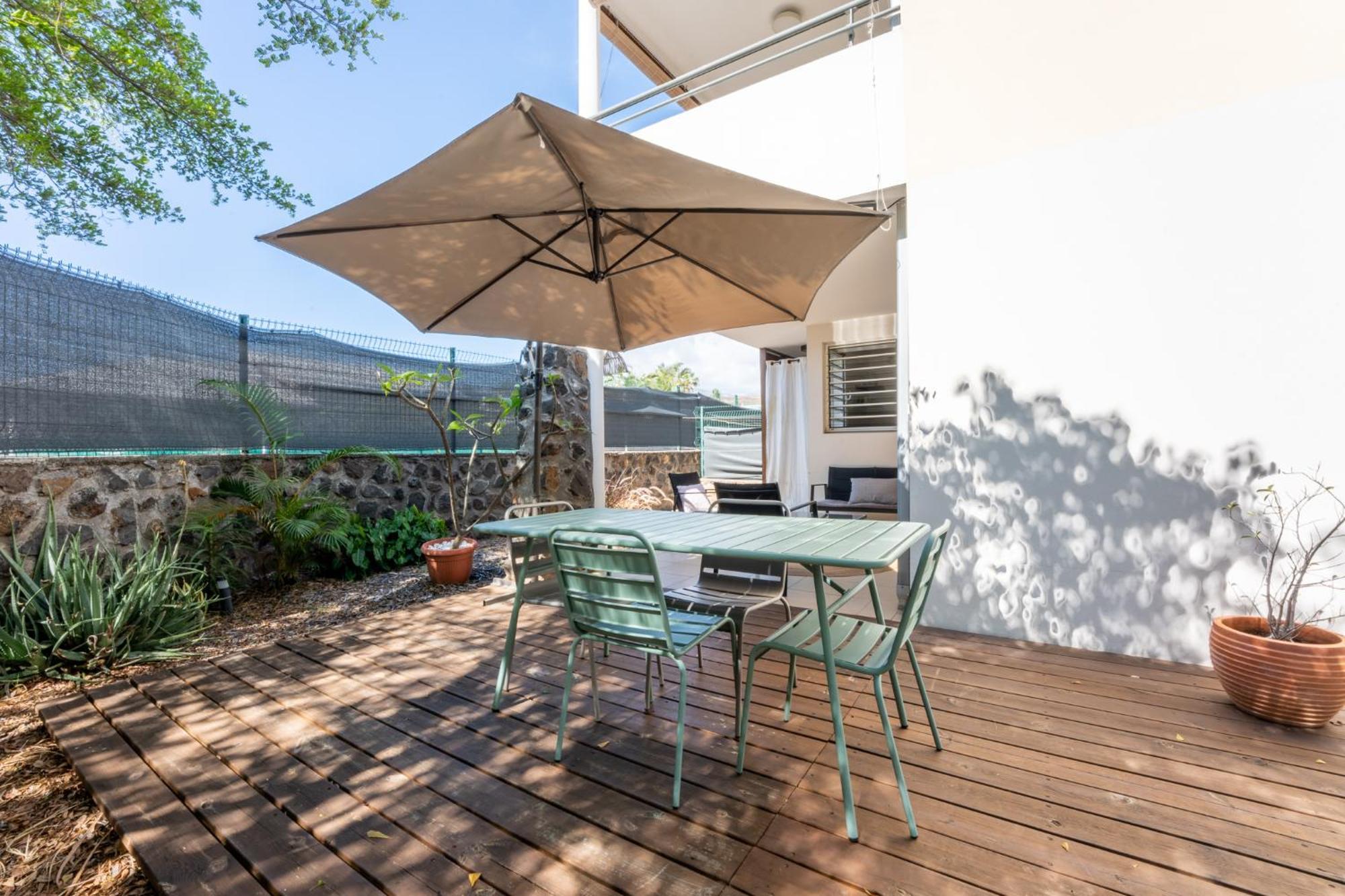 Le Celadon Saint Gilles Les Bains Exterior foto